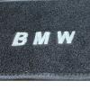 Kit 4 Tapis de sol Auto pour BMW SERIE 1 E81-E87-E87N, 2004-2011, avec sigle BMW, moquette noire, avec CLIPS, Neuf